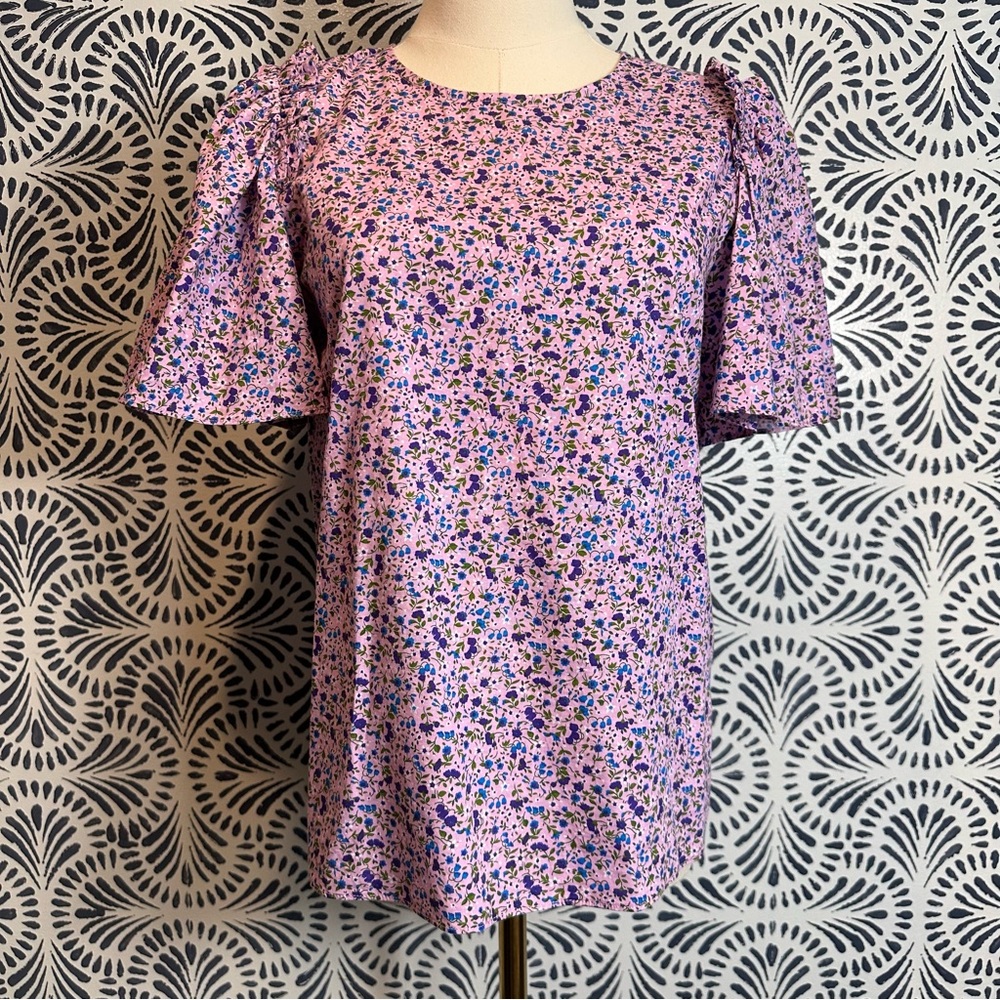 Tuckernuck Pomander Place Ditzy Floral Ruffle Flutter Sleeve Top - Picture 2 of 11